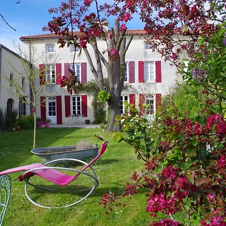 Le Logis De La Poupeliere Vouhe (Charente-Maritime)