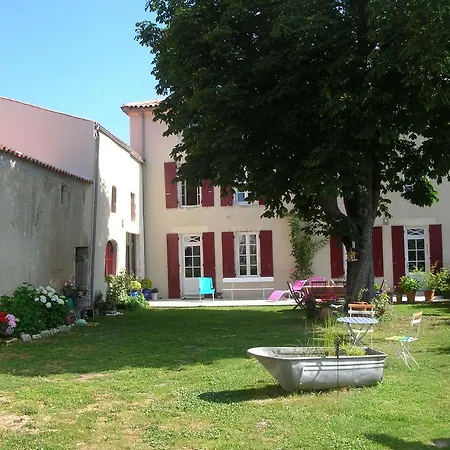 Le Logis De La Poupeliere Bed & Breakfast Vouhe (Charente-Maritime)